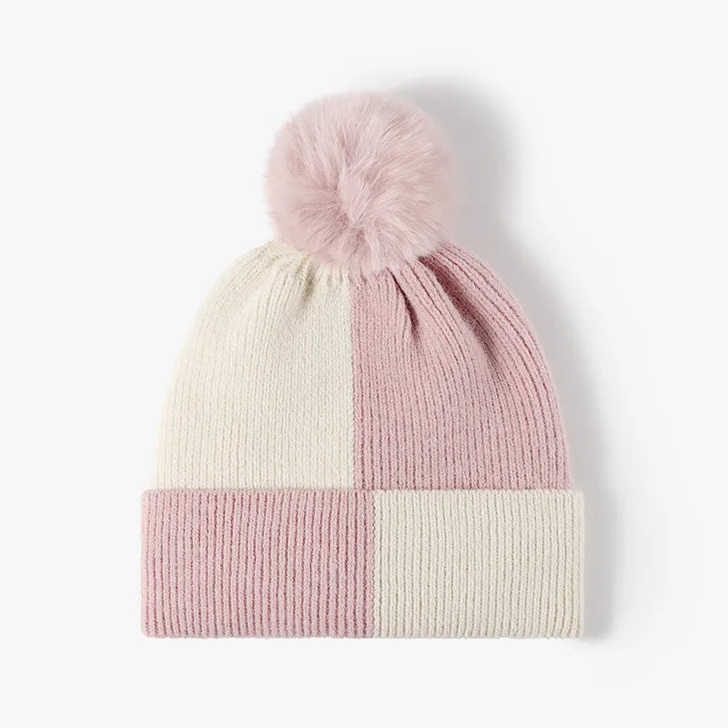 Strickmütze mit Pompon