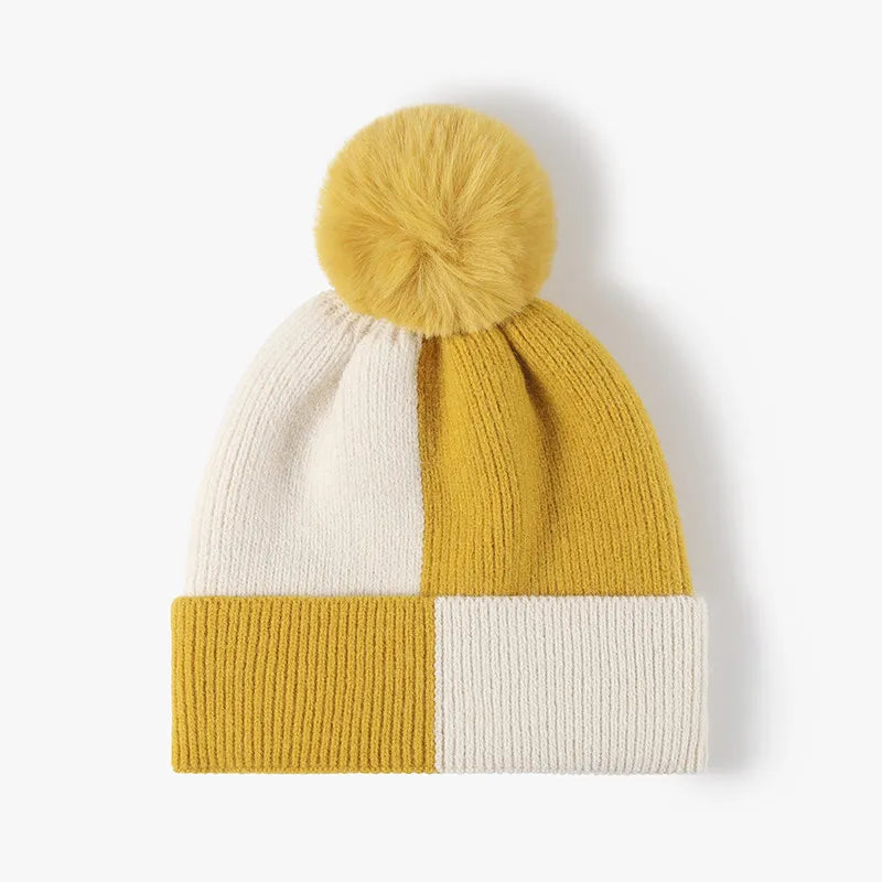 Strickmütze mit Pompon