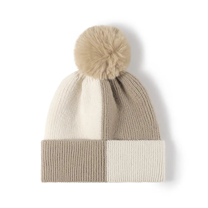 Strickmütze mit Pompon