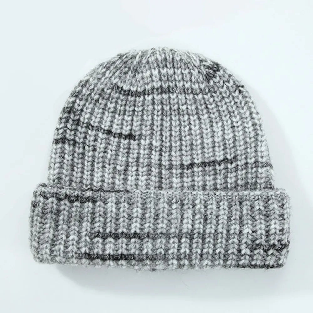 Strickmütze mit Kontrastdesign
