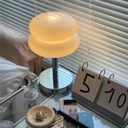 Stylische Tischlampe