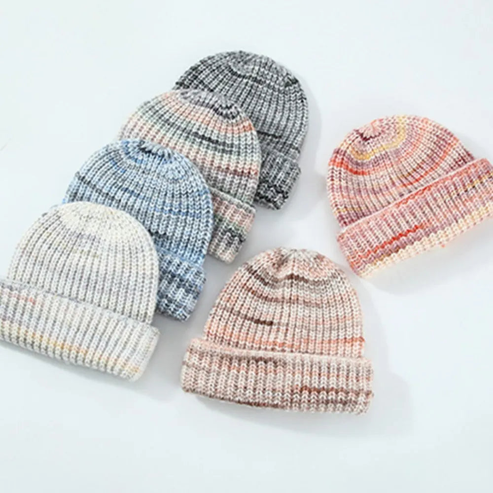 Strickmütze mit Kontrastdesign
