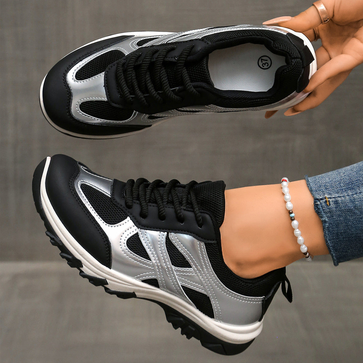 Sneaker