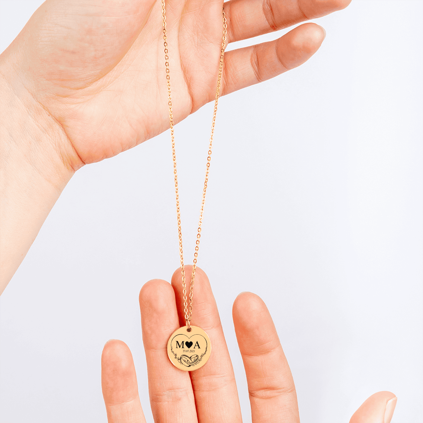 Halskette mit Initialen „Ewige Liebe“