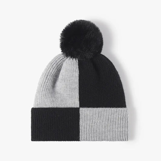 Strickmütze mit Pompon