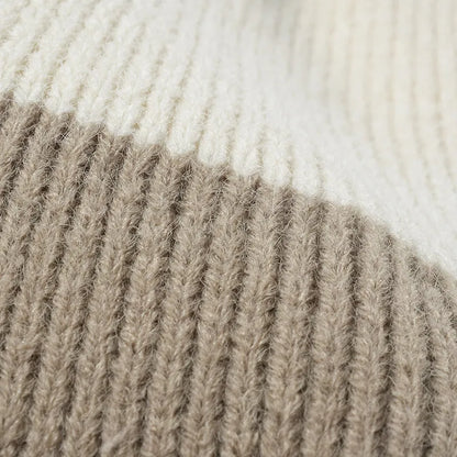 Strickmütze mit Pompon